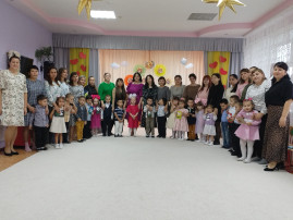 День Матери в средней группе День Матери в средней группе.
